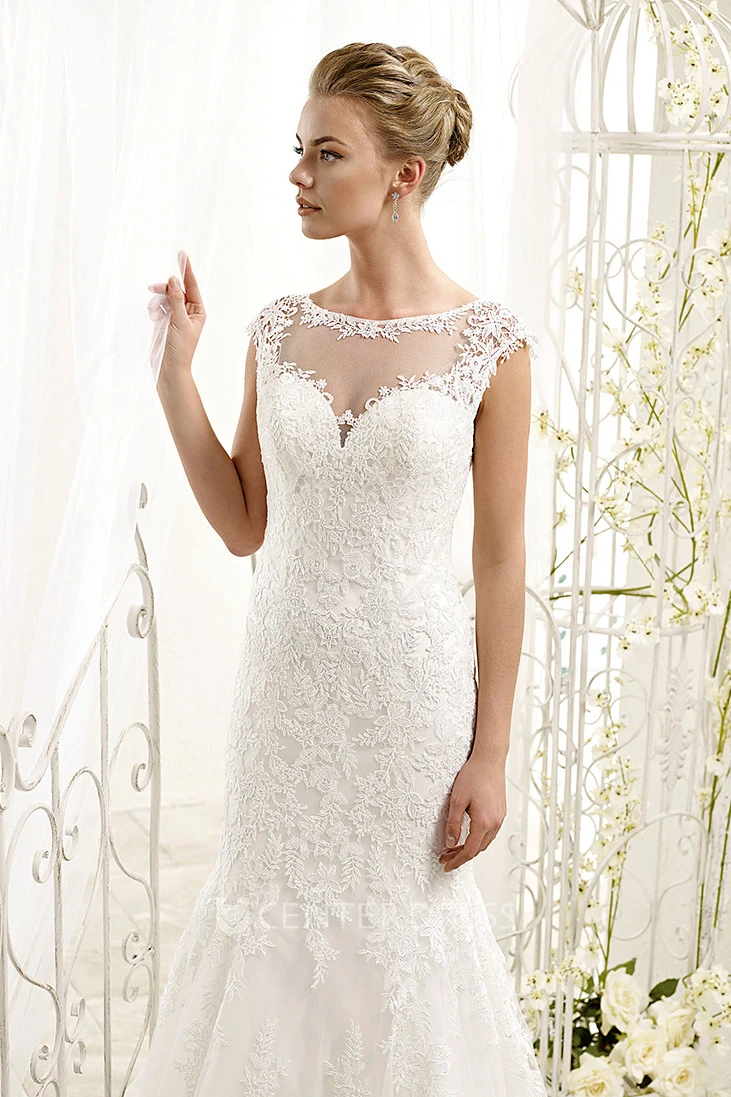 Trumpet Appliqued Floor-Length Cap-Sleeve Scoop-Neck Lace Wedding Dress