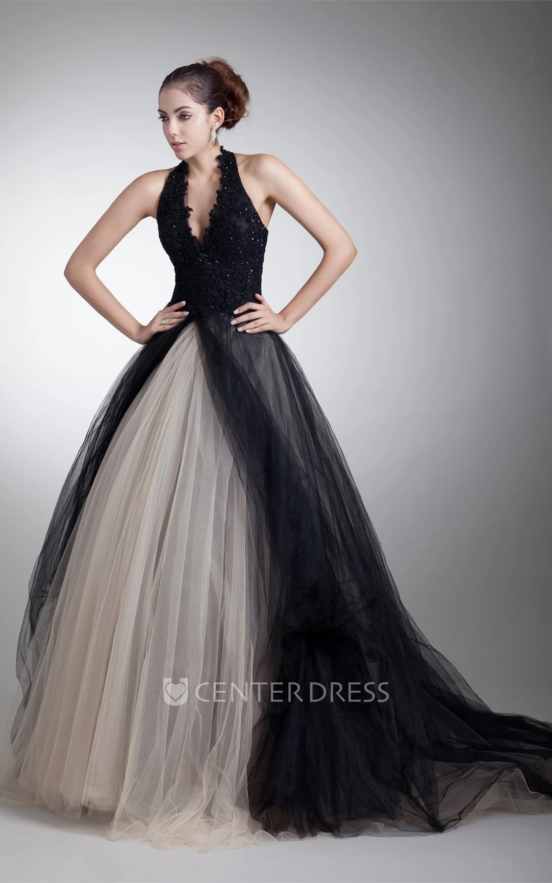 Plunged Halter Sleeveless Ball Gown Tulle Wedding Dress with Appliques
