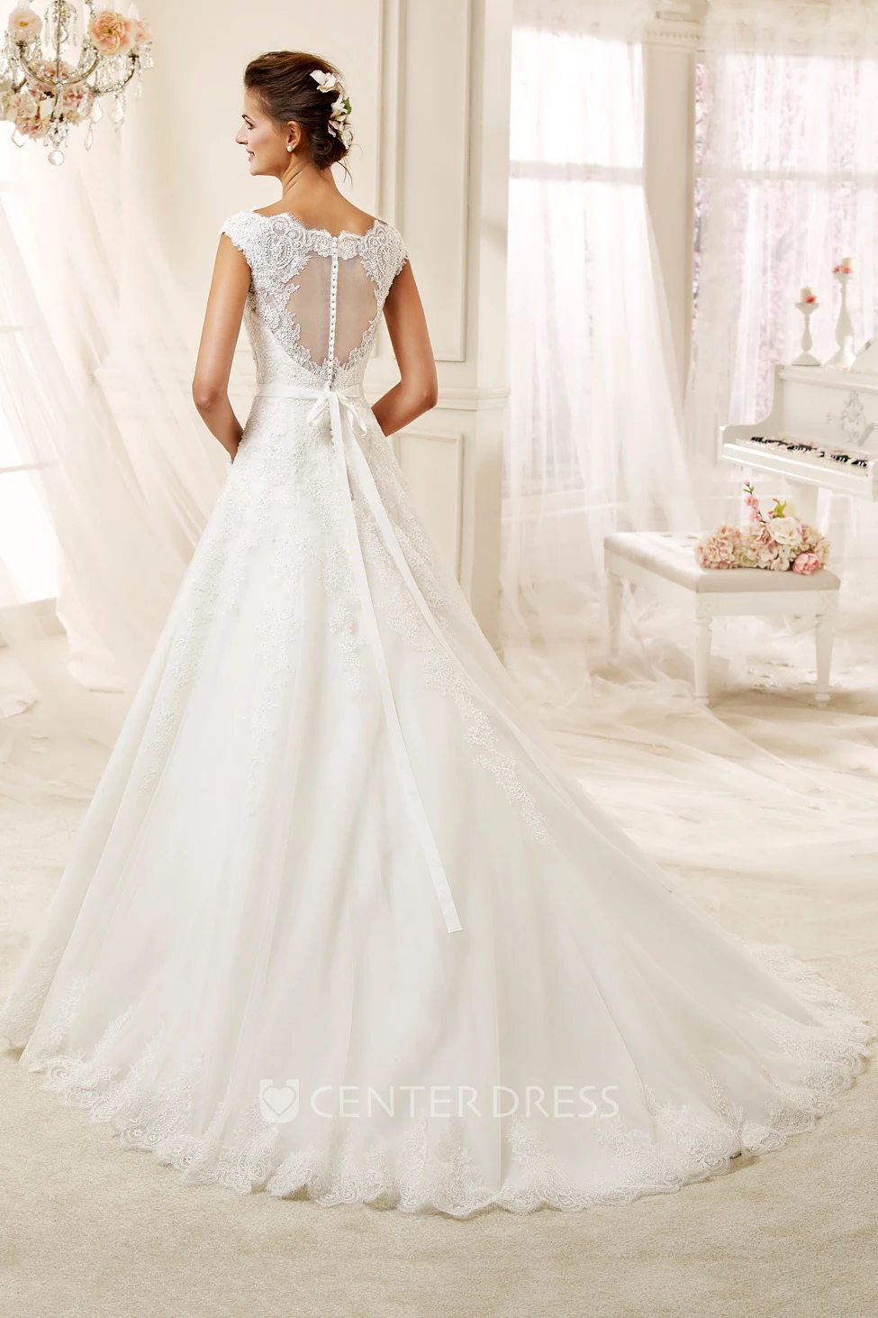 Scalloped-neck A-line Wedding Dress with Cap Sleeves and Appliques
