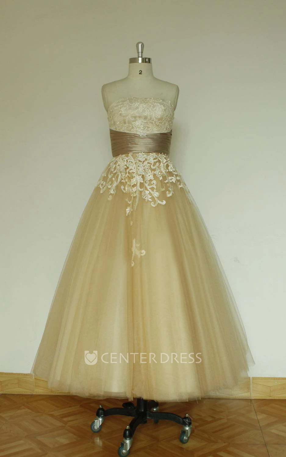 Vintage Inspired Tea-Length Tulle Wedding Dress With Lace Appliques