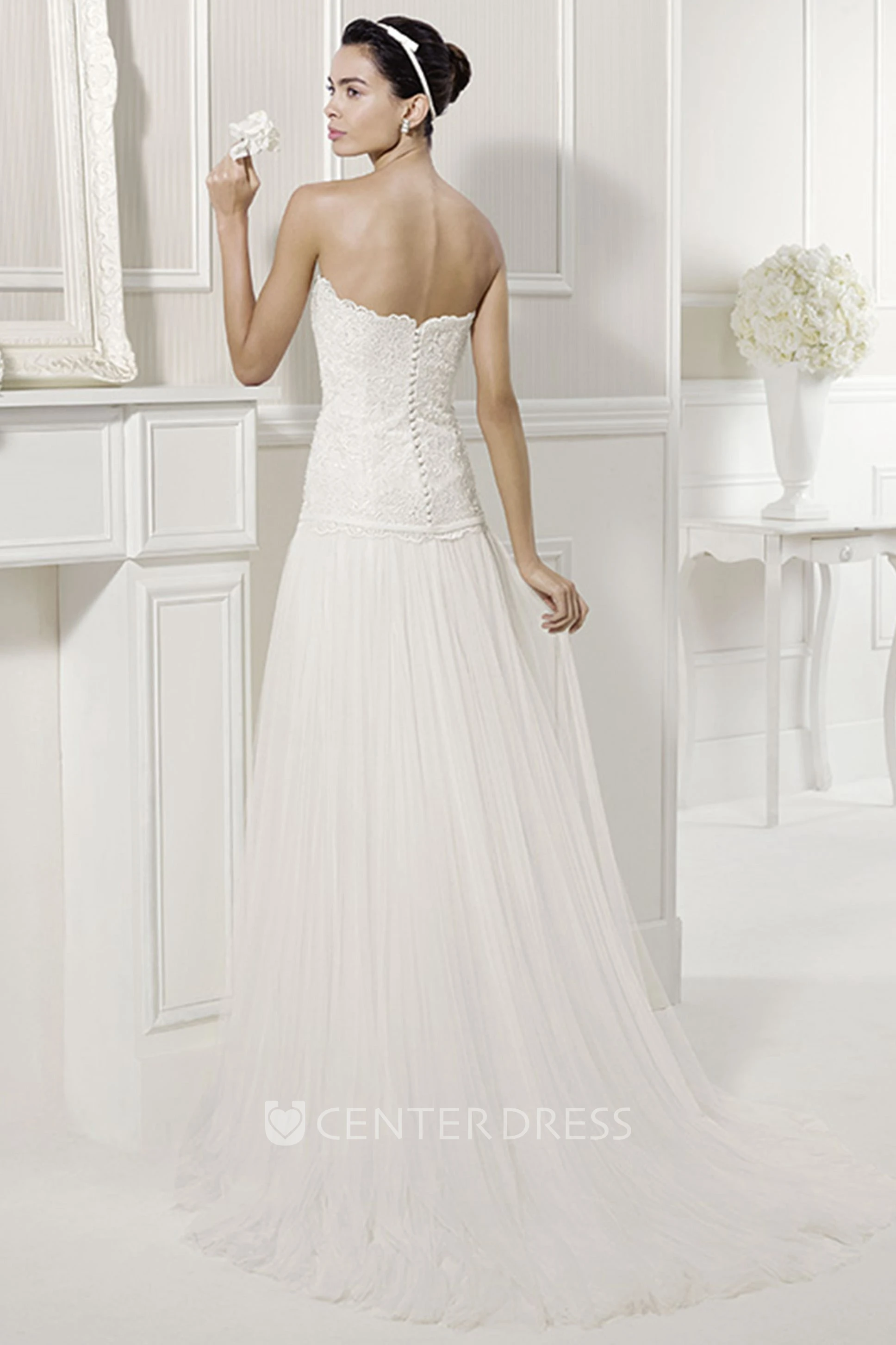 Scalloped Neck Lace Top Tulle Bridal Gown With Off-Shoulder Half Sleeves