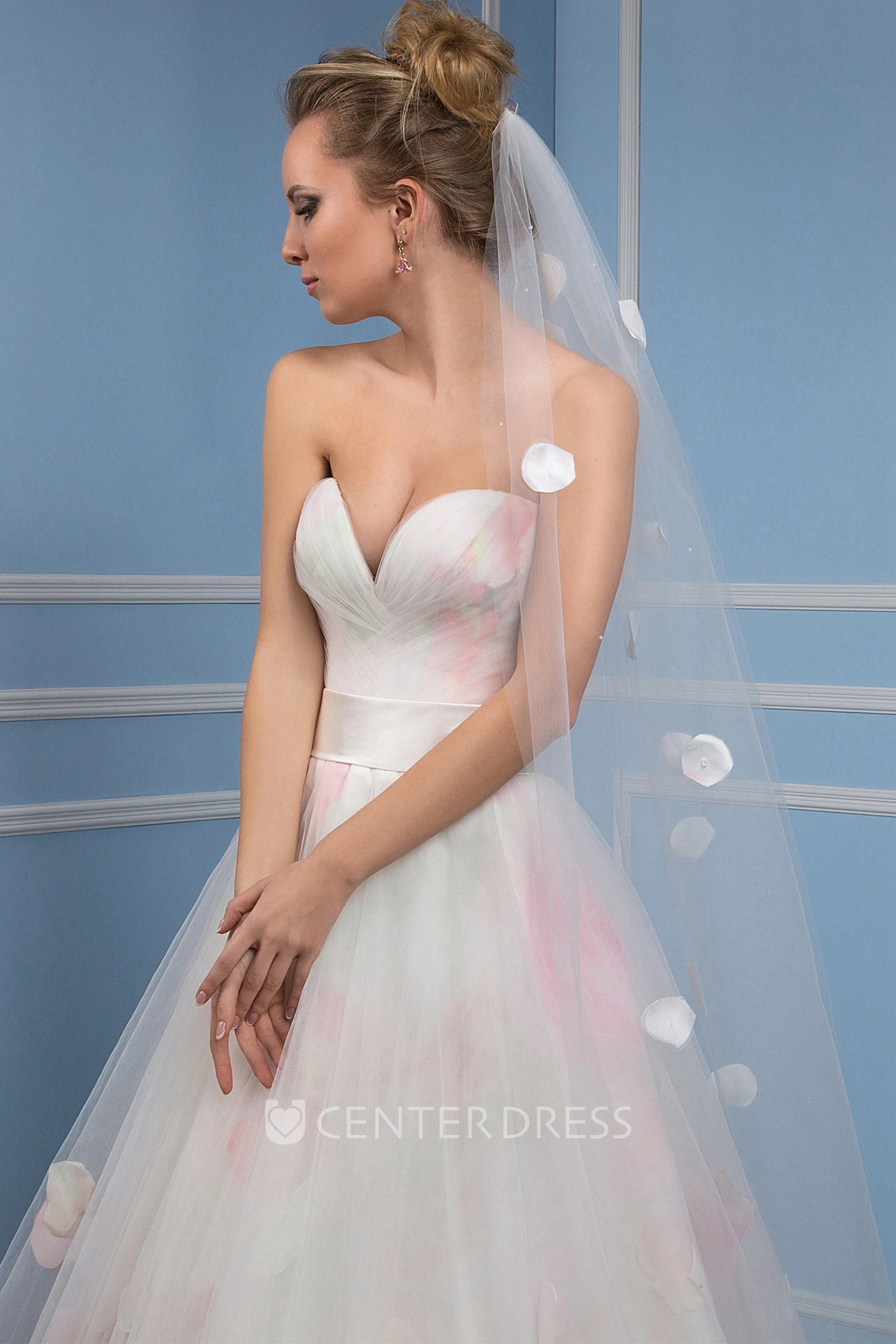 A-Line Sweetheart Tulle Wedding Dress With Flower And Lace Up