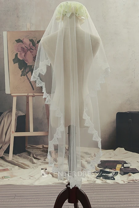Simple Style Triangular Short Wedding Veil with Lace Edge
