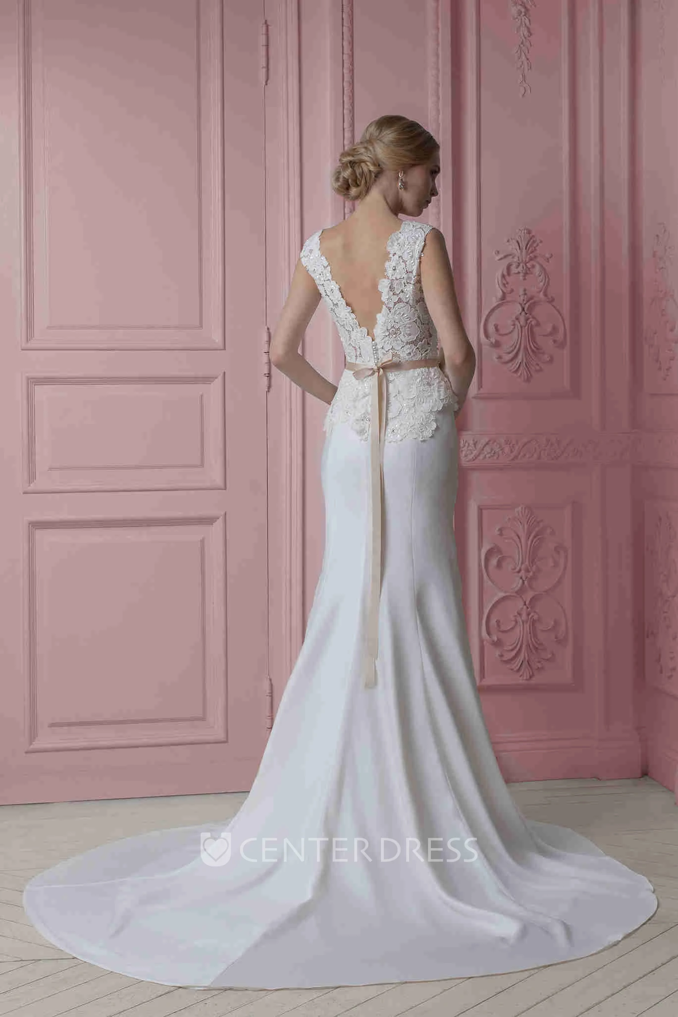 Sheath Floor-Length V-Neck Appliqued Sleeveless Stretched Satin Wedding Dress With Flower And Ribbon