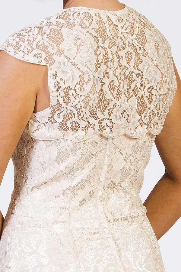 Mermaid Floor-Length Sleeveless High-Neck Appliqued Lace Prom Dress