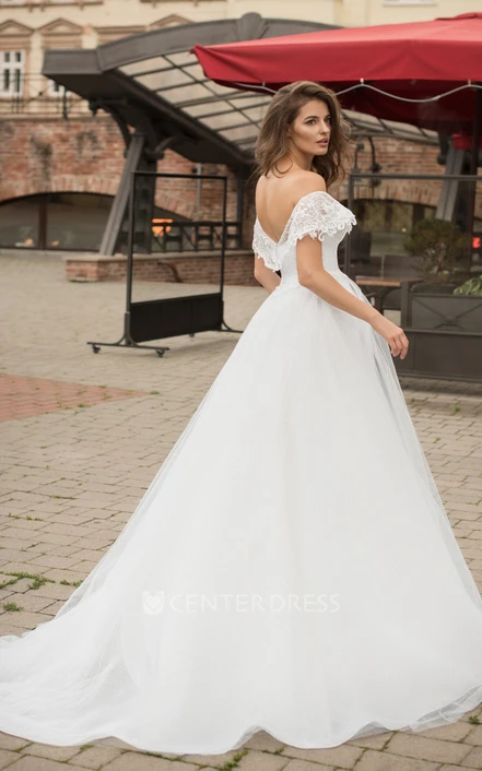 Romantic Ball Gown Off-the-shoulder Tulle Wedding Dress