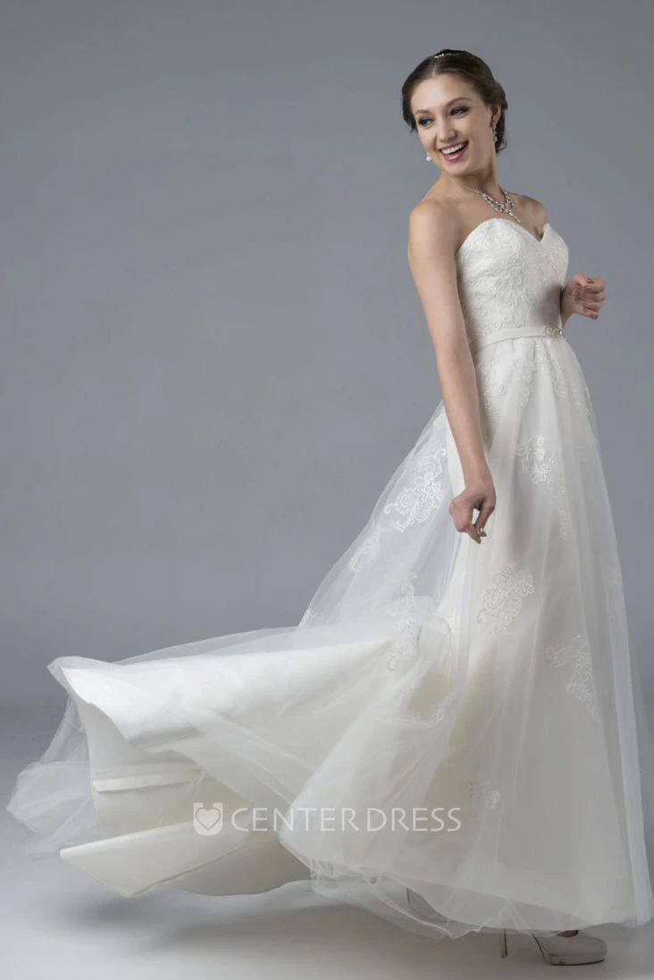 A-line Tulle Sweetheart Open Back Wedding Dress With Lace And Appliques And Buttons