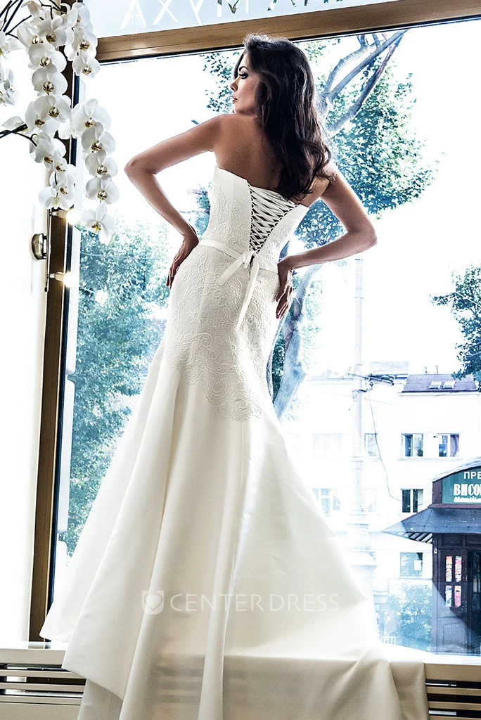 Floor-Length Sleeveless Sweetheart Appliqued Satin Wedding Dress