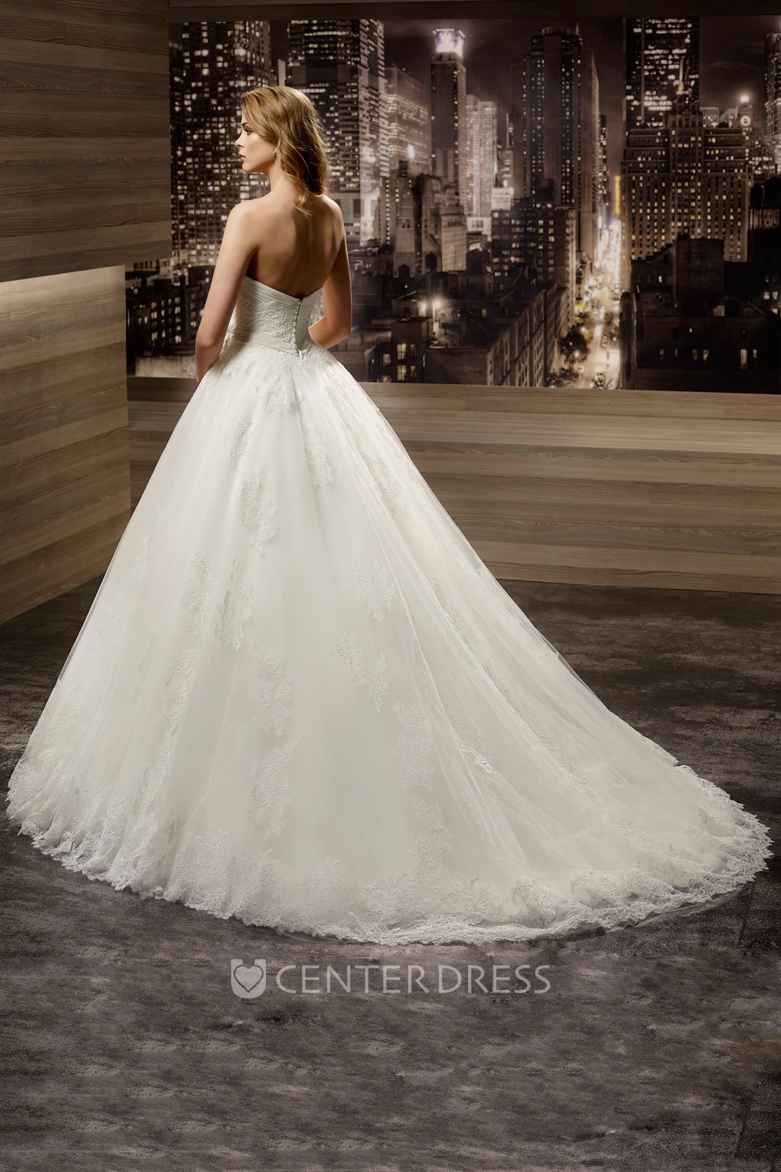Sweetheart Open-back A-line Wedding Dress with Flowers Waist and Brush Train
