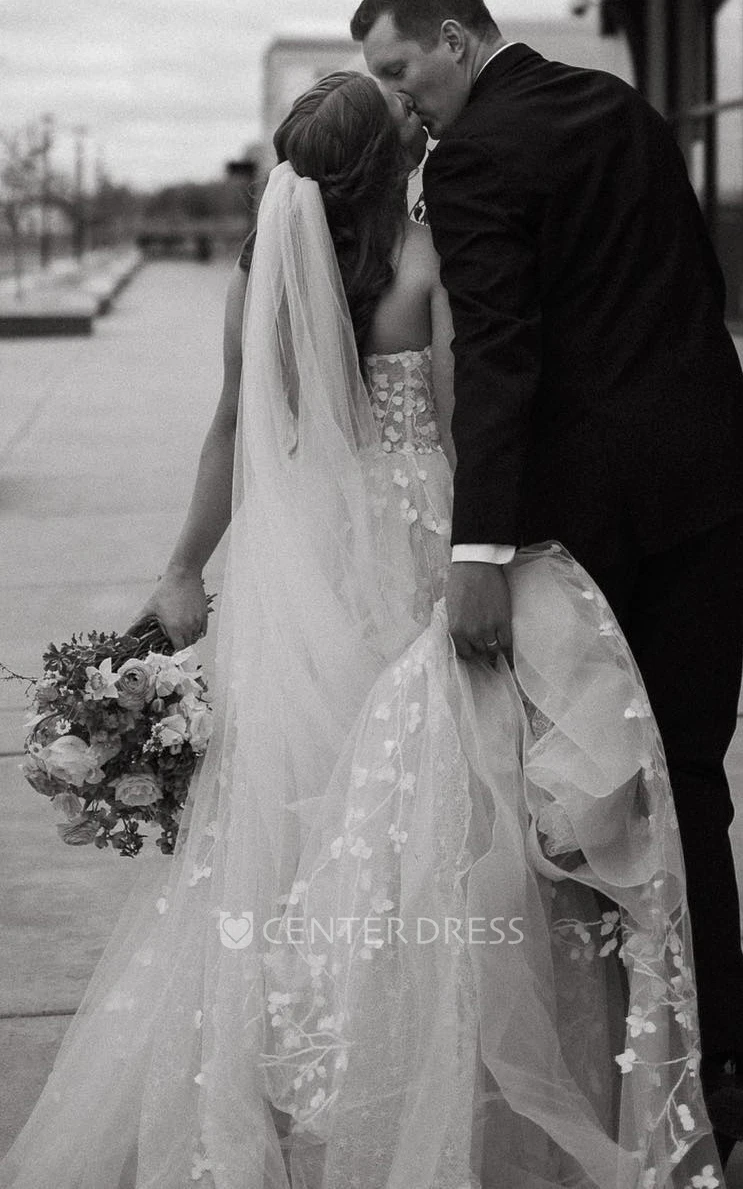 A-Line Sexy Off-the-Shoulder Romantic Multi-Layers Tulle Delicate Lace Applique Trailing Wedding Dress