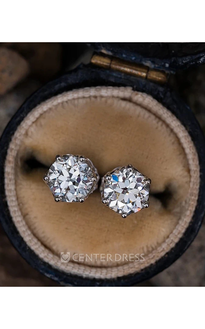 Six Claw Moissanite Stud Earrings