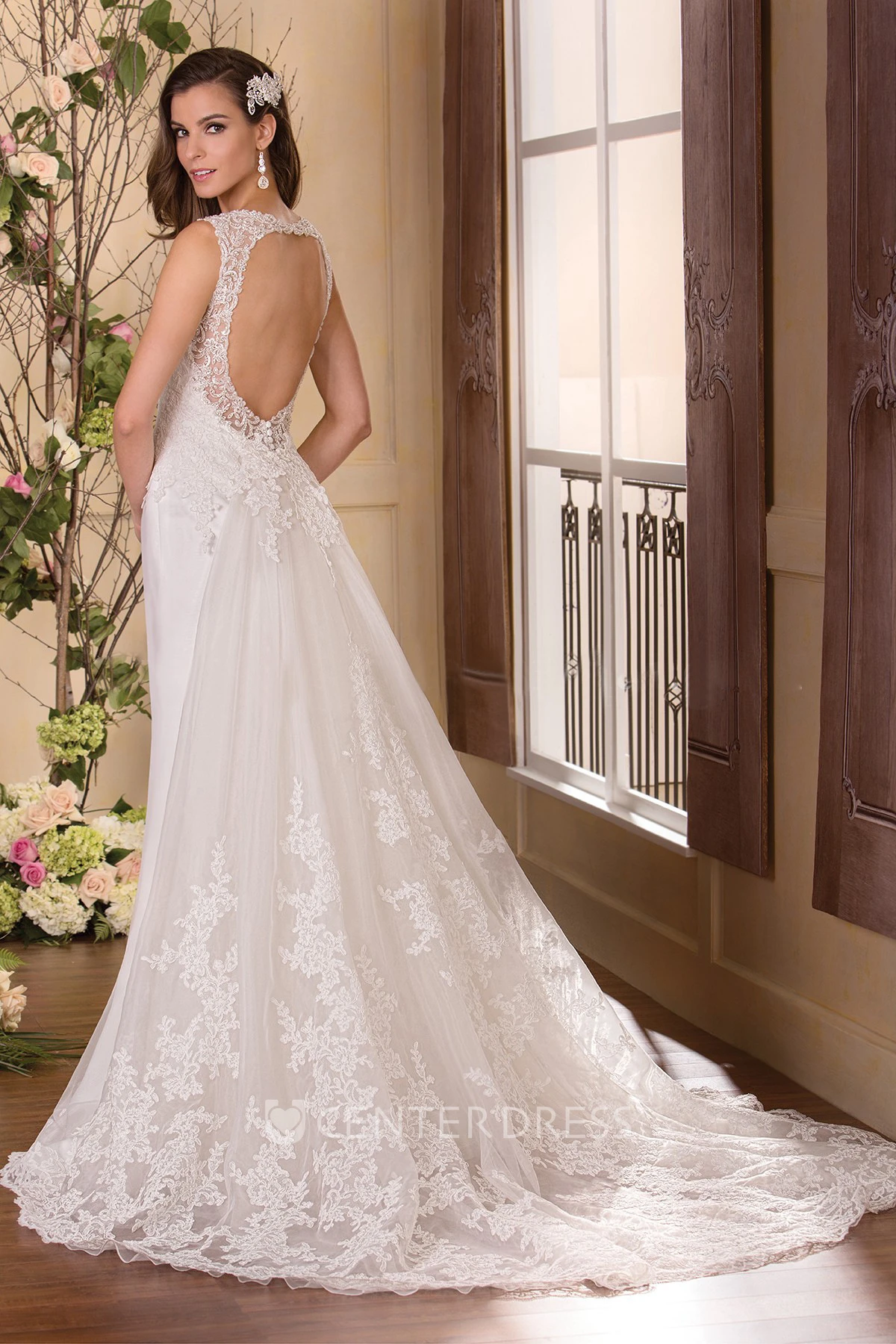 Sleeveless Long Wedding Dress with Appliques and Keyhole Back
