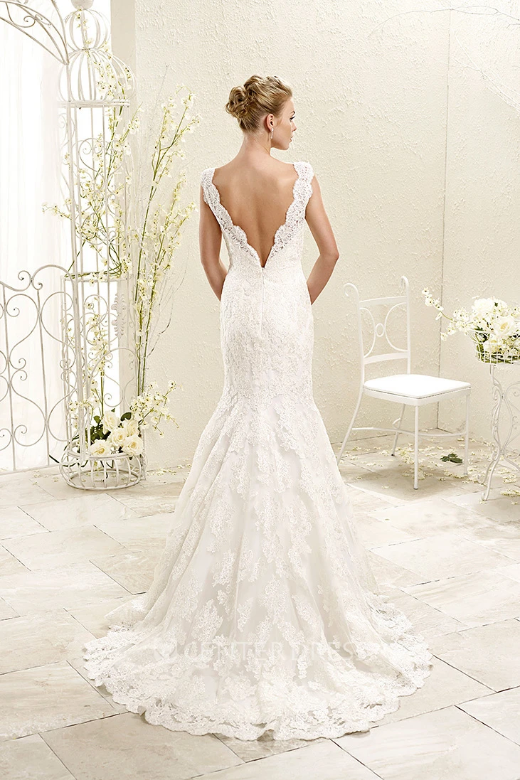 Trumpet Appliqued Long Sleeveless V-Neck Lace Wedding Dress With Waist Jewellery