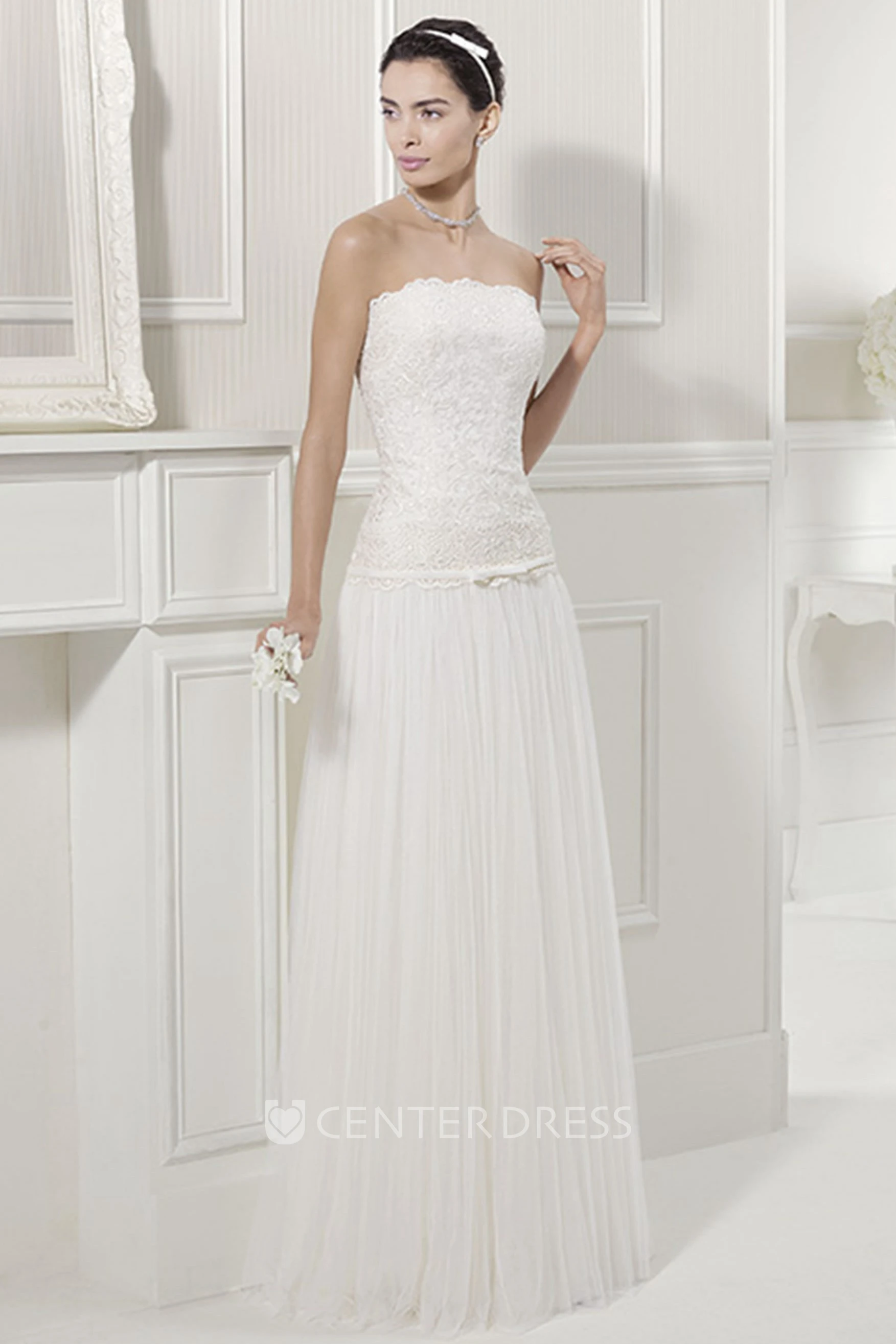 Scalloped Neck Lace Top Tulle Bridal Gown With Off-Shoulder Half Sleeves
