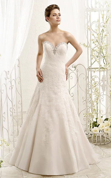 A-Line Sweetheart Appliqued Lace&Tulle Wedding Dress With Beading