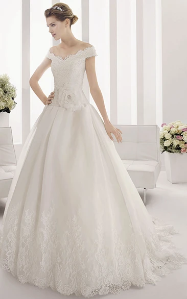 Off Shoulder Scalloped Lace Neckline Tulle Ball Gown With Lace