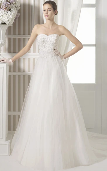 A-Line Sleeveless Floor-Length Appliqued Strapless Tulle&Satin Wedding Dress With Chapel Train