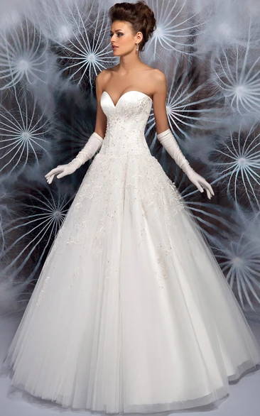 A-Line Sweetheart Appliqued Sleeveless Tulle Wedding Dress With Embroidery