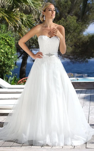 Sweetheart Long Jeweled Tulle Wedding Dress With Appliques