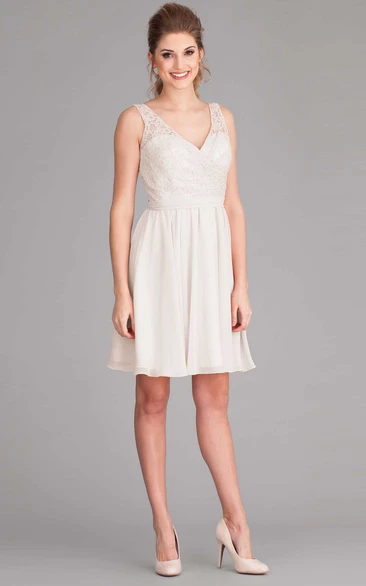 V-Neck Knee-Length Sleeveless Lace Chiffon Wedding Dress