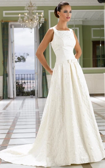 A-Line Bateau Sleeveless Maxi Bowed Lace Wedding Dress With Court Train And Low-V Back