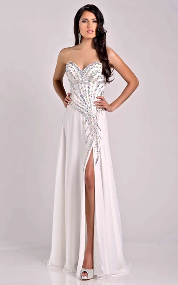 Crystal Detailed Sweetheart Chiffon A-Line Prom Dress With Side Slit