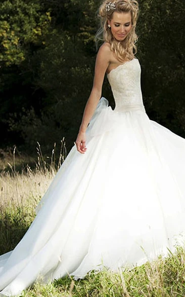 Floor-Length Strapless Appliqued Chiffon Wedding Dress With Brush Train