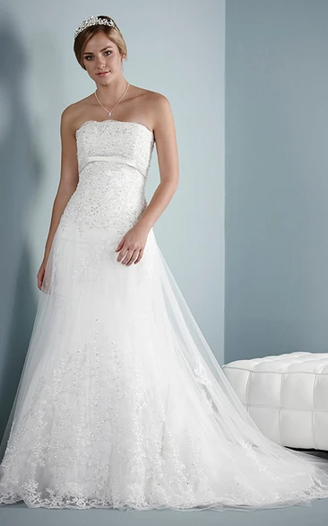 A-Line Sleeveless Beaded Maxi Strapless Tulle Wedding Dress With Lace-Up Back And Appliques
