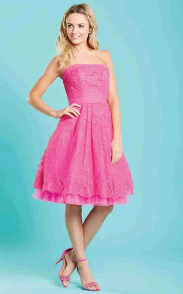A-Line Knee-Length Strapless Lace&Tulle Bridesmaid Dress With Tiers And Zipper