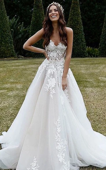 Ball Gown Sleeveless Lace Tulle Bohemian Ethereal Wedding Dress with Appliques