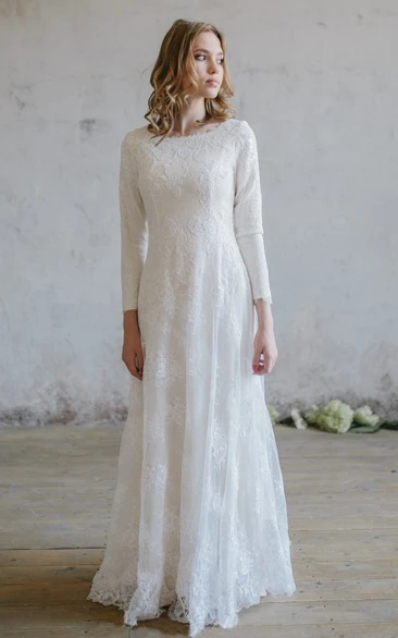 Modest Lace Scoop-neck 3/4 Sleeve Wedding Dress with Applique
