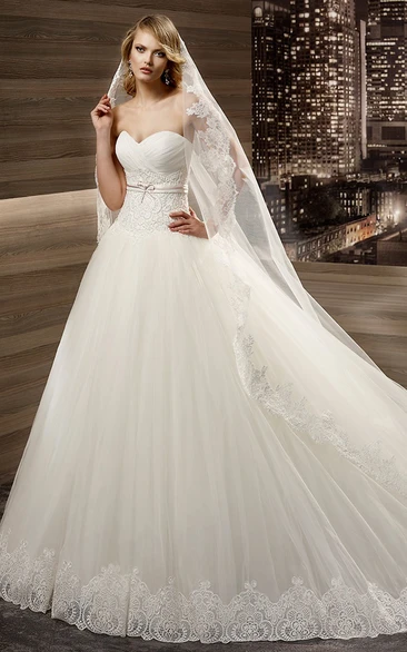 Sweetheart Court-train A-line Wedding Dress with Pleated Bust And Lace-up Back