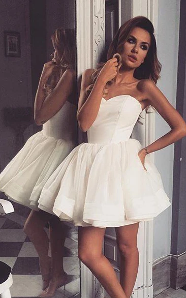 Sexy Ball Gown Satin Tulle Strapless Sleeveless Homecoming Dress with Tiers
