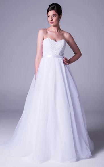 A-Line Strapless Floor-Length Tulle Wedding Dress With Appliques And V Back