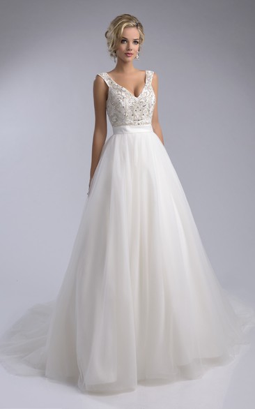 V-Neck Tulle Sleeveless Wedding Dress With Rhinestones And Pearls