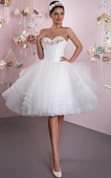 Knee-Length Sweetheart Tiered Beaded Tulle Wedding Dress With Flower And Lace Up