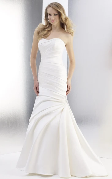 Mermaid Sweetheart Satin Wedding Dress With Ruching And Side Draping