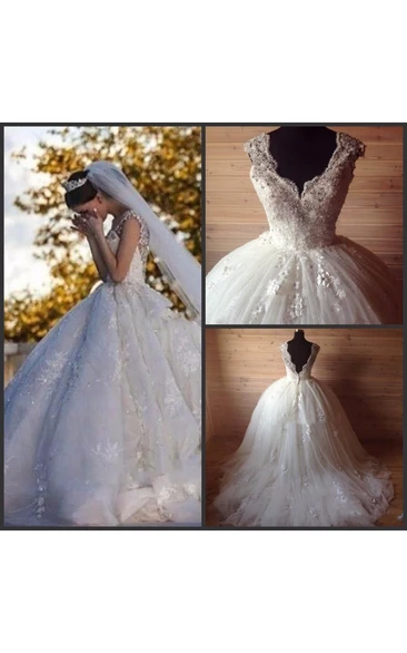 Luxury Princess Cap-sleeved Scalloped Neck Pleated Tulle Ball Gown With Floral Lace