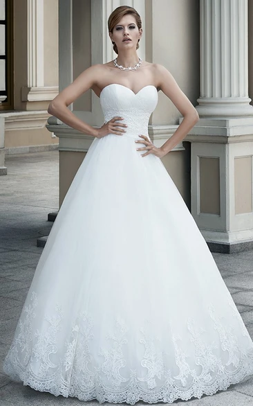 Ball Gown Floor-Length Sleeveless Sweetheart Appliqued Tulle Wedding Dress