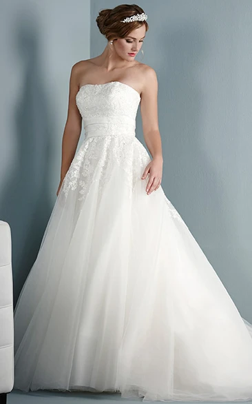 Ball-Gown Sleeveless Floor-Length Appliqued Strapless Tulle&Lace Wedding Dress With Backless Style And Court Train