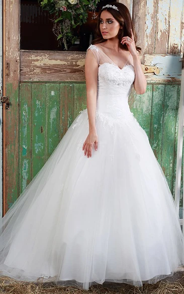 Ball Gown Sleeveless Floor-Length Appliqued Tulle Wedding Dress