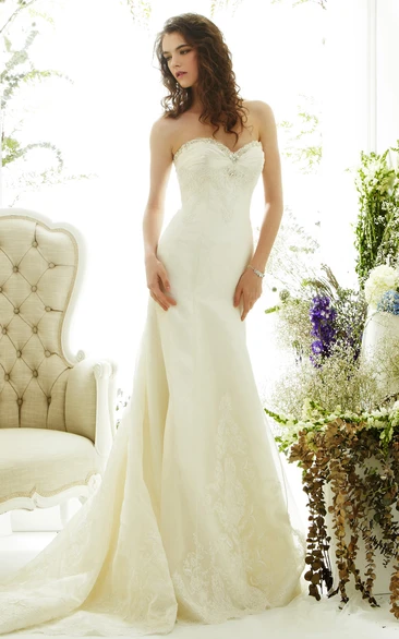 Sheath Sweetheart Appliqued Sleeveless Lace Wedding Dress