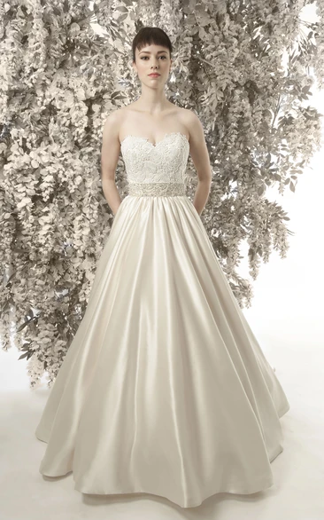 A-Line Sleeveless Sweetheart Appliqued Satin Wedding Dress