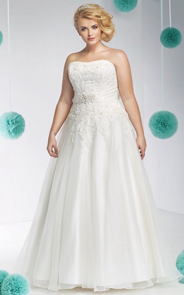 A-Line Strapless Maxi Appliqued Sleeveless Organza&Satin Plus Size Wedding Dress With Waist Jewellery And Bow