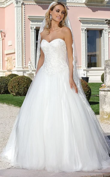 Ball Gown Floor-Length Sweetheart Tulle Wedding Dress With Appliques