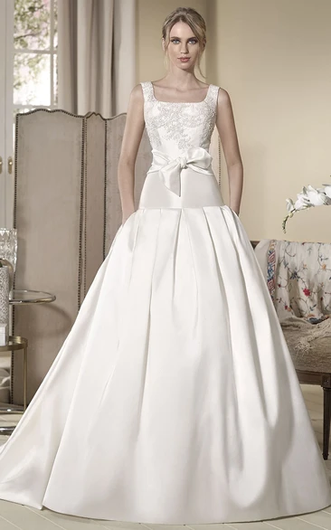 Ball Gown Long Sleeveless Square-Neck Appliqued Satin Wedding Dress With Bow