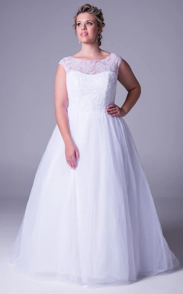 Long-Sleeveless Scoop-Neck Tulle Plus Size Wedding Dress With Appliques And Illusion