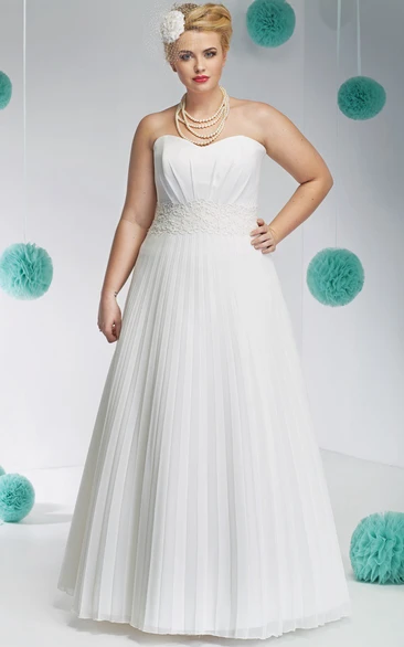 A-Line Sleeveless Pleated Floor-Length Sweetheart Satin&Organza Plus Size Wedding Dress With Appliques