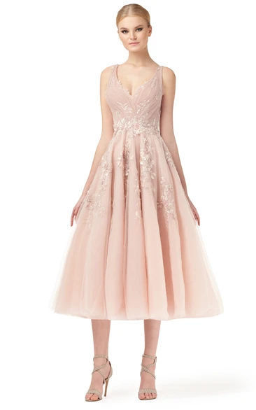 Sleeveless A Line Tulle V-neck Cocktail Dress with Appliques