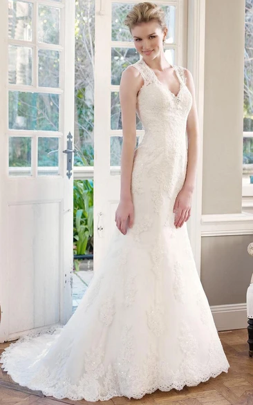 Sheath Appliqued V-Neck Sleeveless Long Lace Wedding Dress With Broach And Keyhole Back